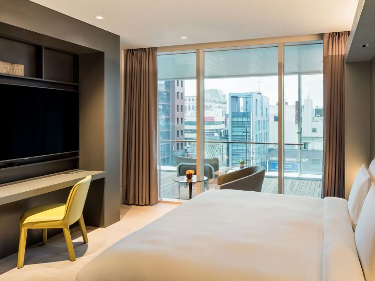 Why Visitors Recommend Yeoksam Pool Salon